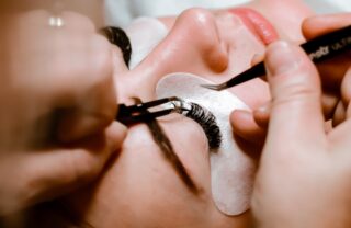 Read more about the article Eyelash Extension Course